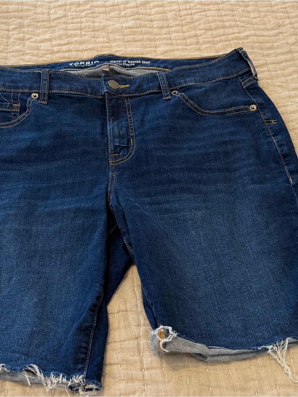 TORRID Dark Wash Denim Bermuda Shorts - Women's Size 16 10” length NWOT!